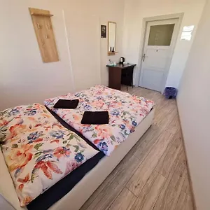 https://fantastic-kp67-room-c.warsawhotelspoland.com